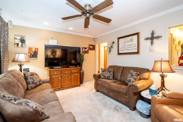 1 BRENTWOOD Court, Pekin, IL 61554