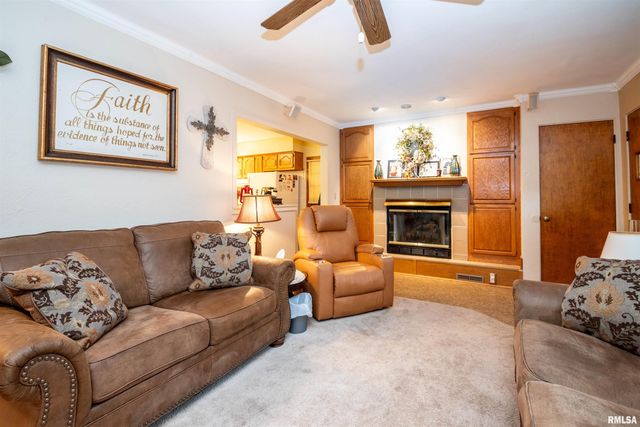 1 BRENTWOOD Court, Pekin, IL 61554
