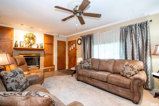 1 BRENTWOOD Court, Pekin, IL 61554