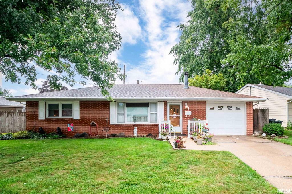 1 BRENTWOOD Court, Pekin, IL 61554