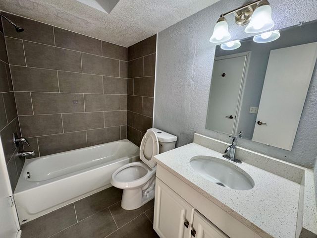 5128 CONROY ROAD 723, Orlando, FL 32811