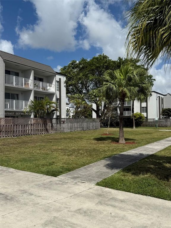 5122 NW 79th Ave 304, Doral, FL 33166