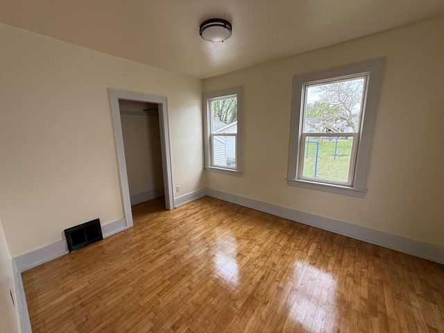842 W 10TH AVENUE, Oshkosh, WI 54902