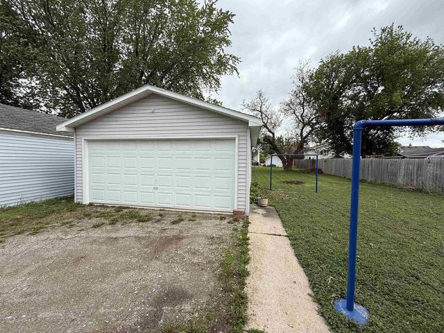 842 W 10TH AVENUE, Oshkosh, WI 54902