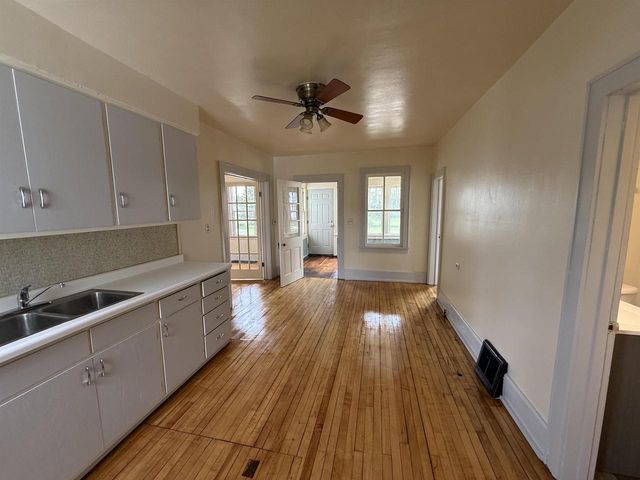 842 W 10TH AVENUE, Oshkosh, WI 54902