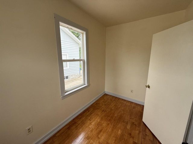 842 W 10TH AVENUE, Oshkosh, WI 54902
