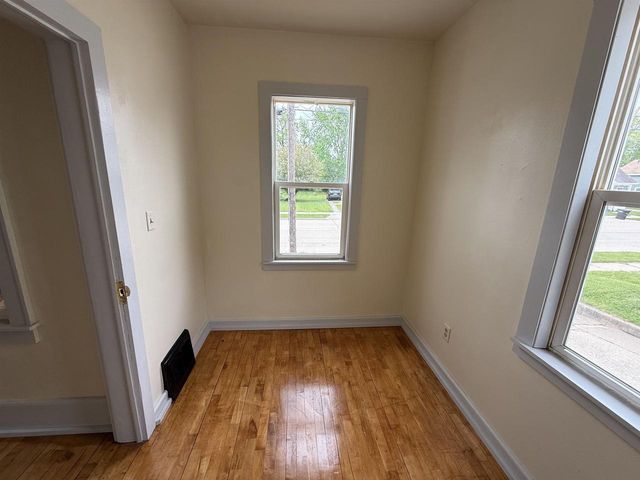842 W 10TH AVENUE, Oshkosh, WI 54902