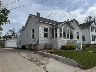 842 W 10TH AVENUE, Oshkosh, WI 54902