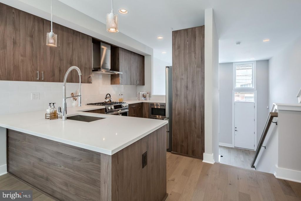 328 FAIRMOUNT AVE, Philadelphia, PA 19123