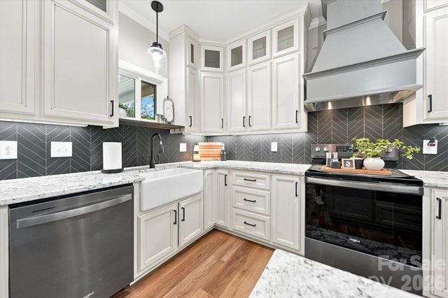 34 Colts Neck Lane, Taylorsville, NC 28681