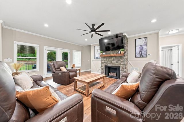34 Colts Neck Lane, Taylorsville, NC 28681
