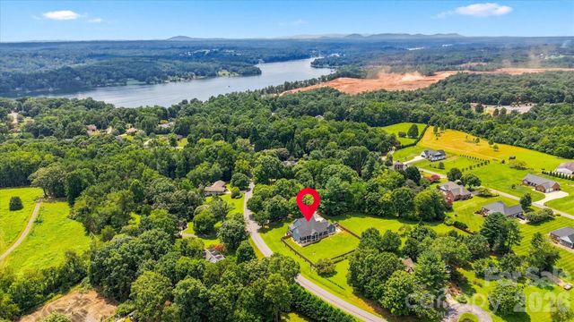 34 Colts Neck Lane, Taylorsville, NC 28681