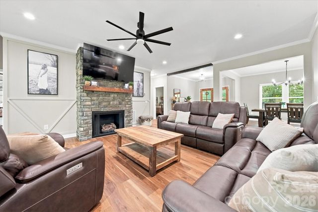 34 Colts Neck Lane, Taylorsville, NC 28681