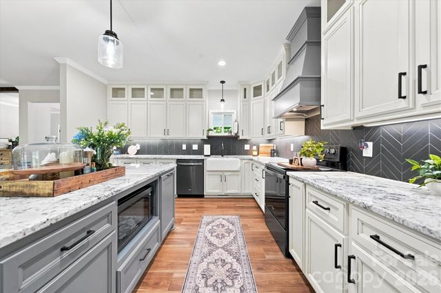34 Colts Neck Lane, Taylorsville, NC 28681