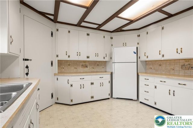 325 West Center Street, Nazareth Boro, PA 18064