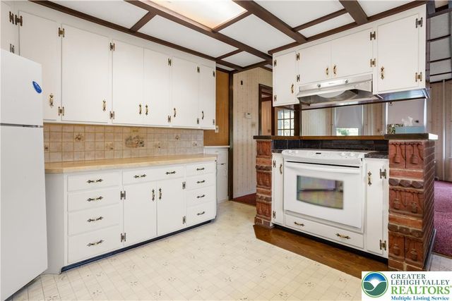 325 West Center Street, Nazareth Boro, PA 18064
