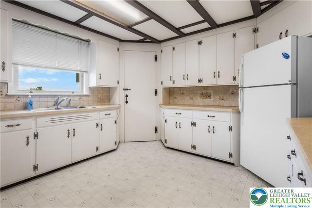 325 West Center Street, Nazareth Boro, PA 18064
