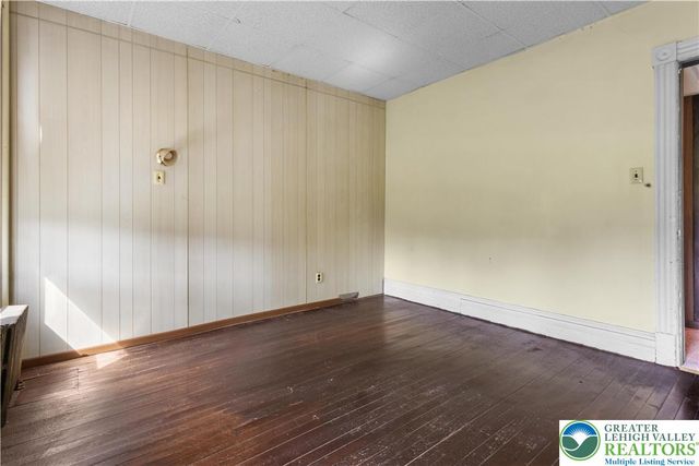 325 West Center Street, Nazareth Boro, PA 18064