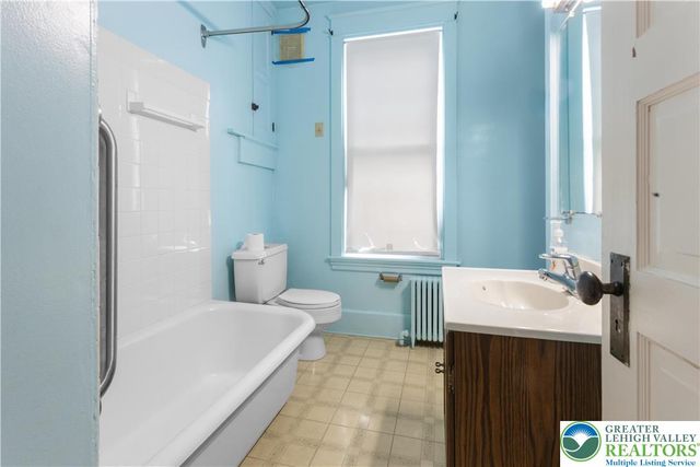 325 West Center Street, Nazareth Boro, PA 18064