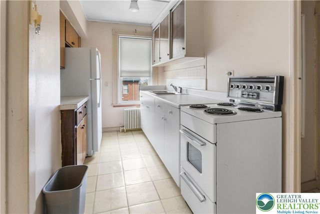325 West Center Street, Nazareth Boro, PA 18064