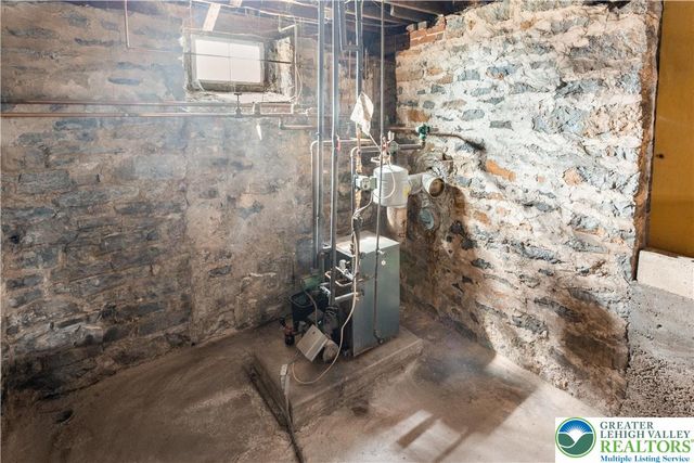 325 West Center Street, Nazareth Boro, PA 18064