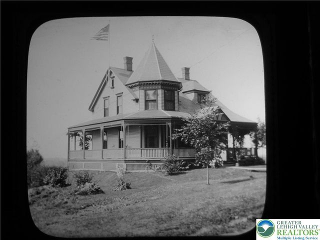 325 West Center Street, Nazareth Boro, PA 18064