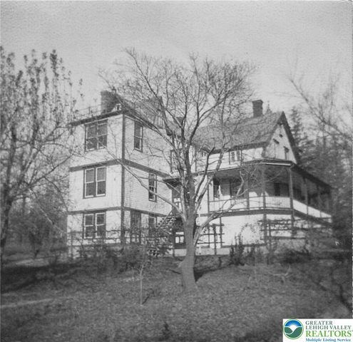 325 West Center Street, Nazareth Boro, PA 18064