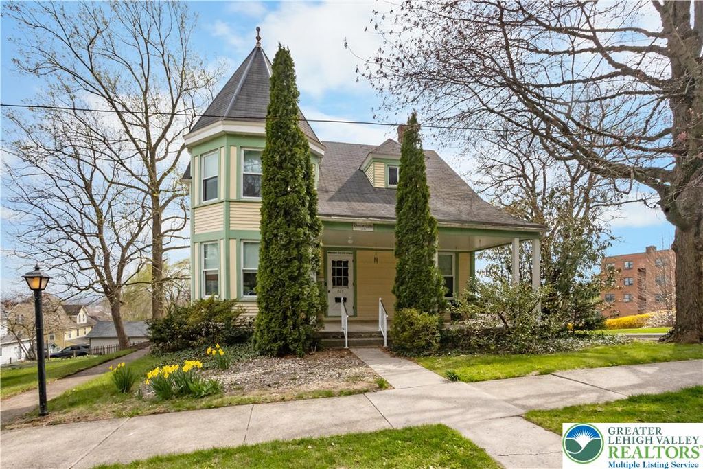 325 West Center Street, Nazareth Boro, PA 18064