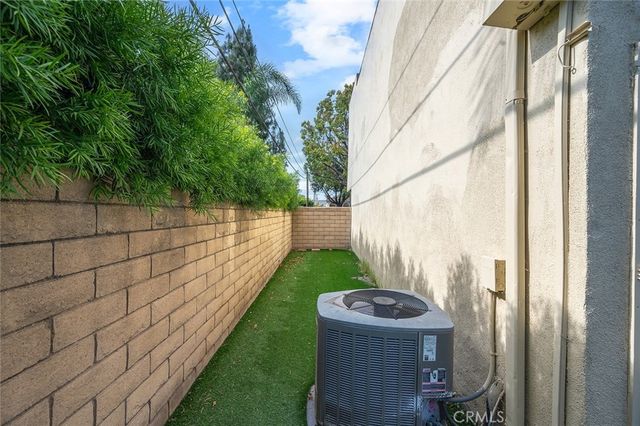 1804 W Glenoaks Avenue, Anaheim, CA 92801