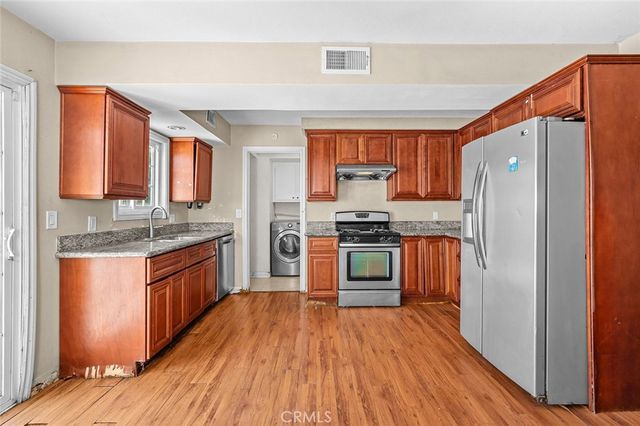 1804 W Glenoaks Avenue, Anaheim, CA 92801