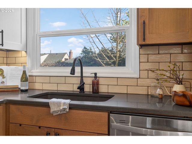 4146 Ne 69TH Ave, Portland, OR 97218