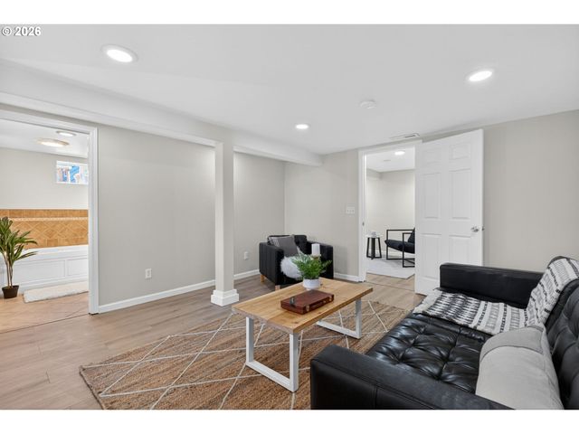 4146 Ne 69TH Ave, Portland, OR 97218