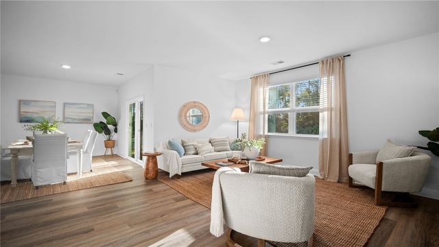 1077 Lakes Blvd, Brunswick, GA 31525