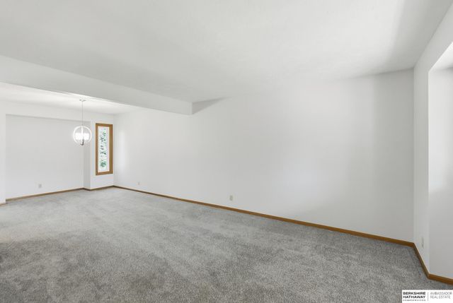 1209 Cork Drive, Papillion, NE 68046