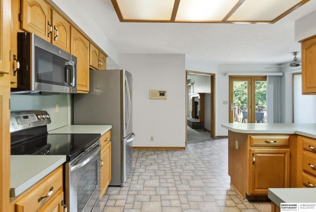 1209 Cork Drive, Papillion, NE 68046