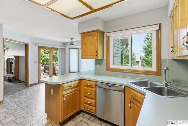 1209 Cork Drive, Papillion, NE 68046