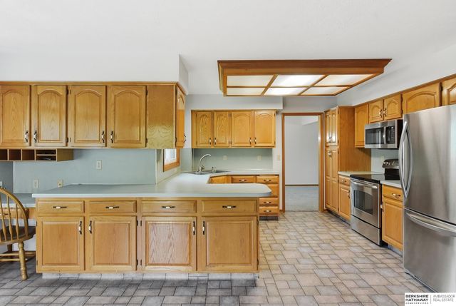 1209 Cork Drive, Papillion, NE 68046