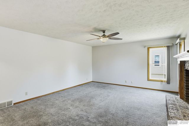 1209 Cork Drive, Papillion, NE 68046