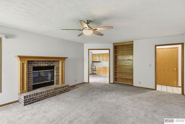 1209 Cork Drive, Papillion, NE 68046