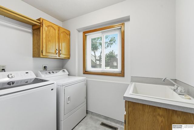 1209 Cork Drive, Papillion, NE 68046