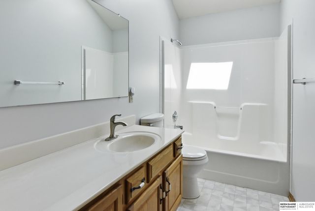 1209 Cork Drive, Papillion, NE 68046