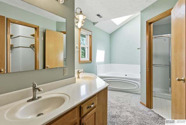 1209 Cork Drive, Papillion, NE 68046