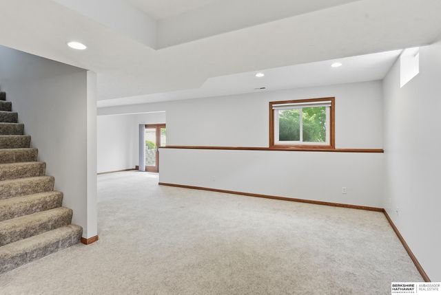 1209 Cork Drive, Papillion, NE 68046