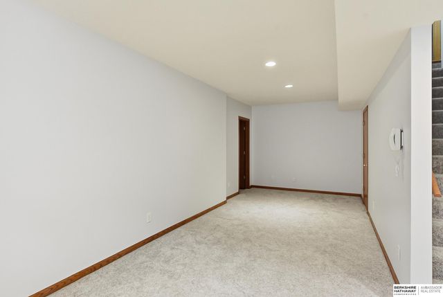 1209 Cork Drive, Papillion, NE 68046