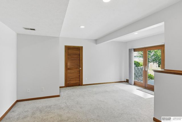1209 Cork Drive, Papillion, NE 68046