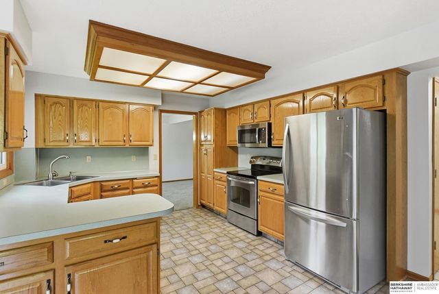 1209 Cork Drive, Papillion, NE 68046