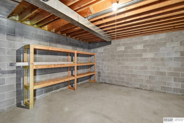 1209 Cork Drive, Papillion, NE 68046