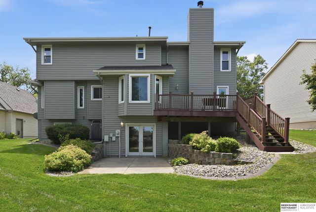 1209 Cork Drive, Papillion, NE 68046