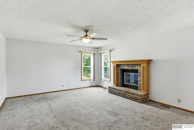 1209 Cork Drive, Papillion, NE 68046