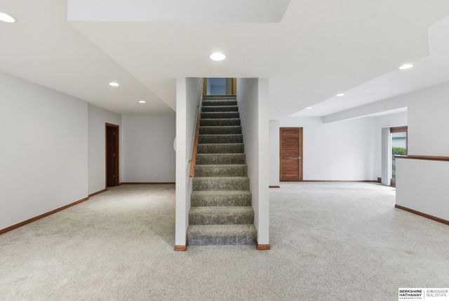 1209 Cork Drive, Papillion, NE 68046